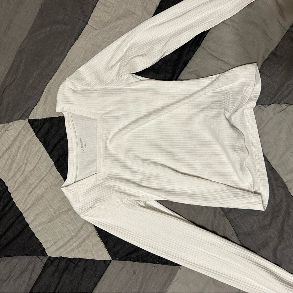 White old navy long sleeve shirt